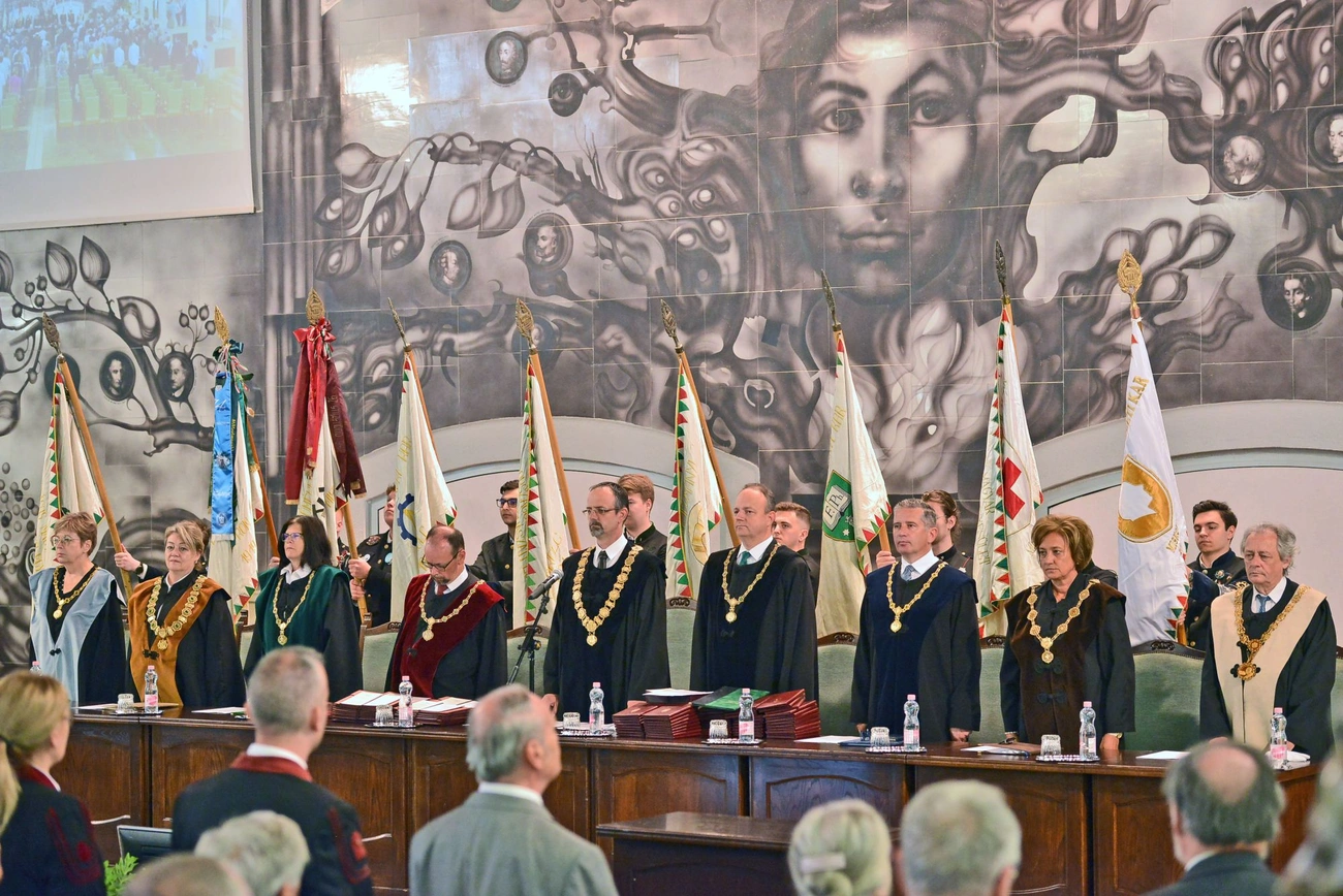 diplomaoszto_jubileumi_diplomak_20250620-ot_07.jpg diplomaoszto_jubileumi_diplomak_20250620-ot_07.jpg