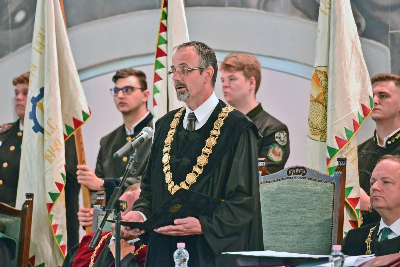 diplomaoszto_jubileumi_diplomak_20250620-ot_12.jpg diplomaoszto_jubileumi_diplomak_20250620-ot_12.jpg