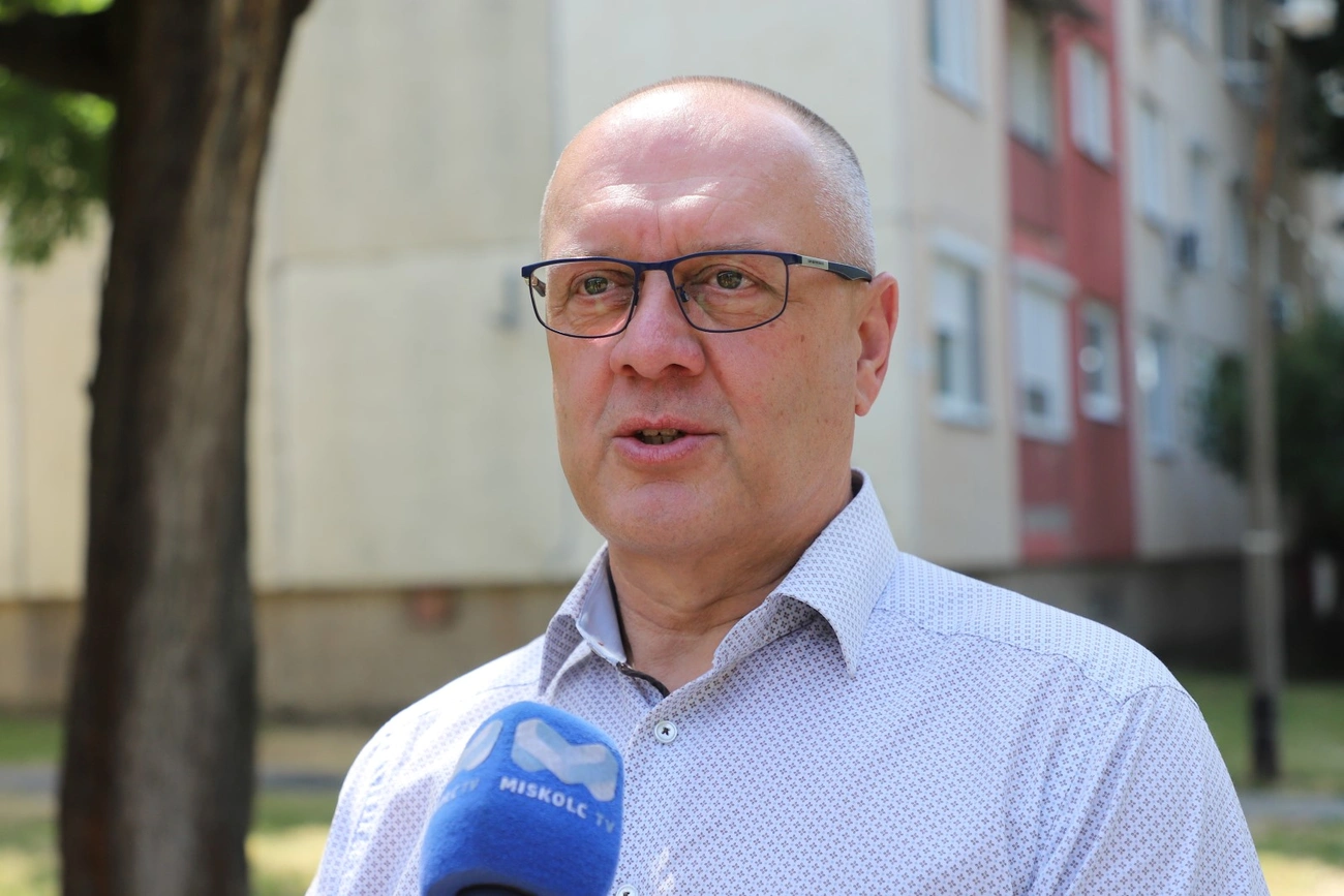 bulgarfold_rendeszek_250623ml-2.JPG bulgarfold_rendeszek_250623ml-2.JPG