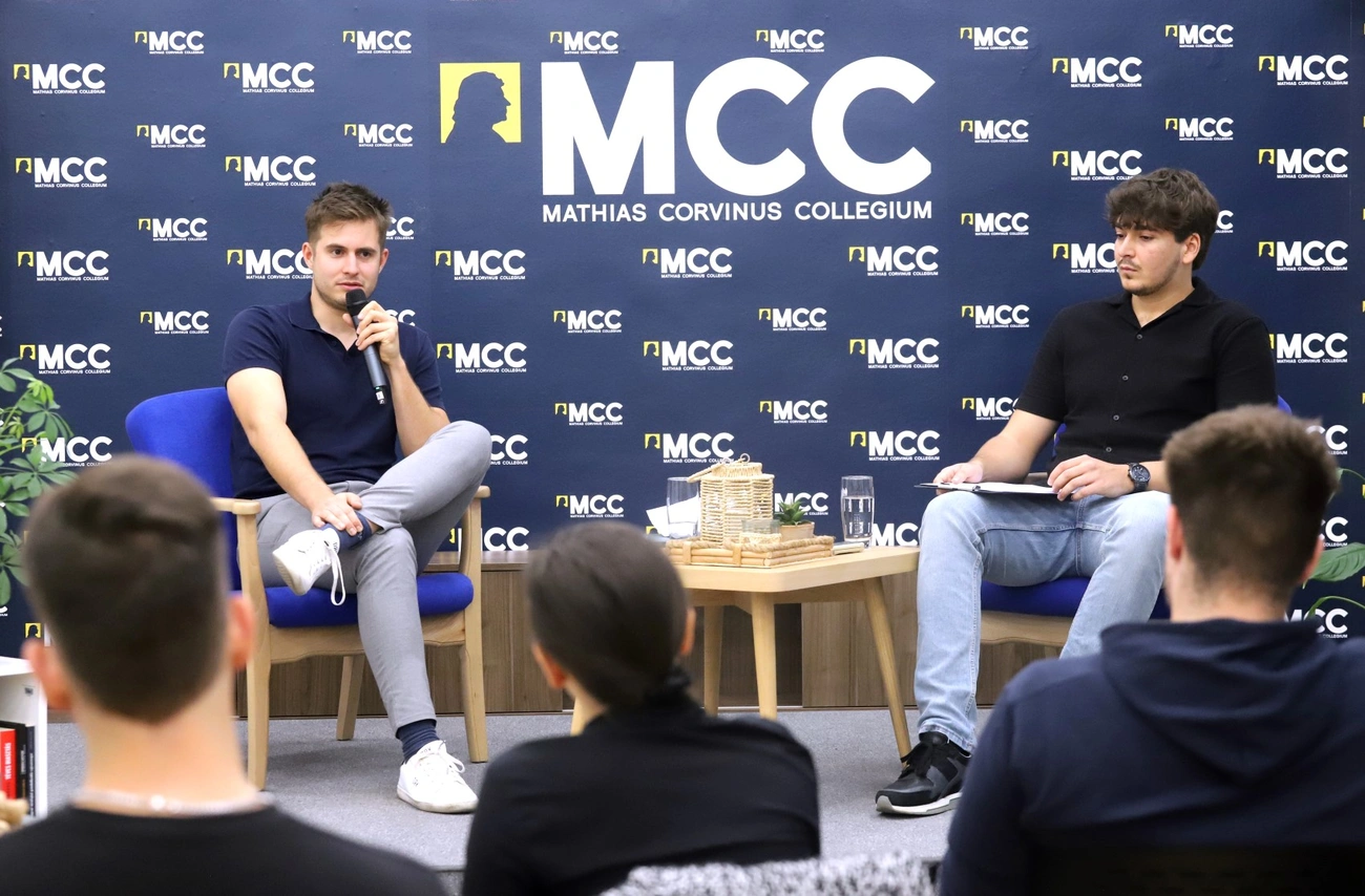 mcc_sarkany_dominik_konyvbemutato_201002ml-3.JPG