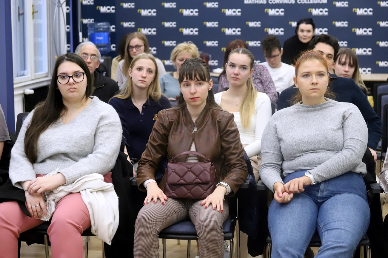 mcc_sarkany_dominik_konyvbemutato_201002ml-4.JPG