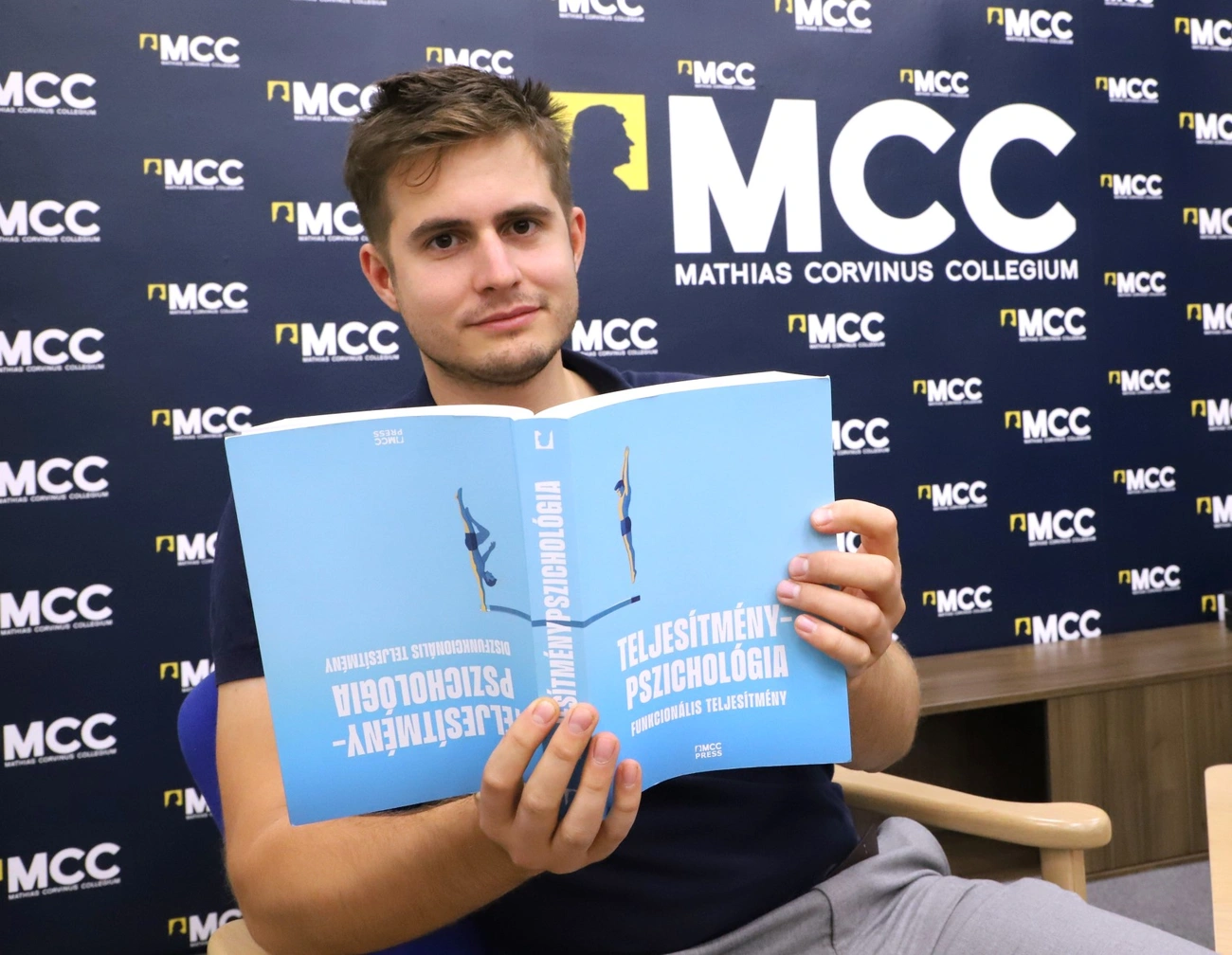 mcc_sarkany_dominik_konyvbemutato_201002ml-5.JPG