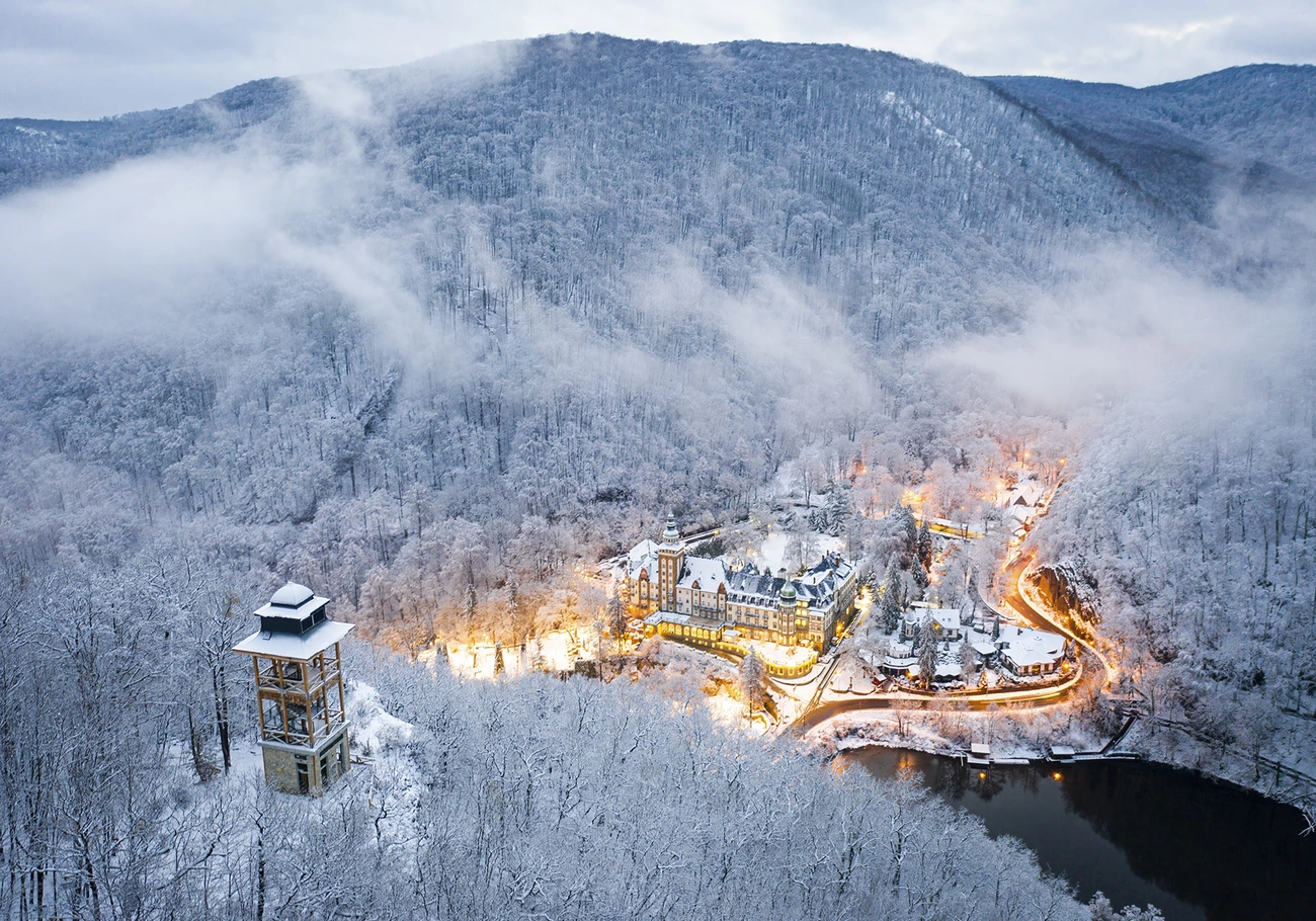 Horváth Csongor fotója Lillafüredről, a Palotaszállóról és a Zsófia-kilátóról