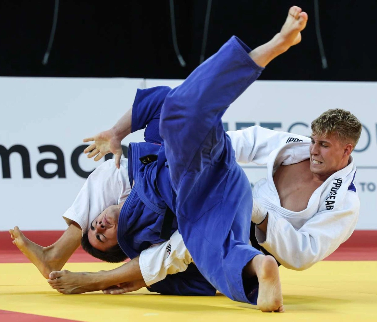 Sáfrány Péter (fehérben) vasárnap lép tatamira Zágrábban. Fotó: magánarchívum