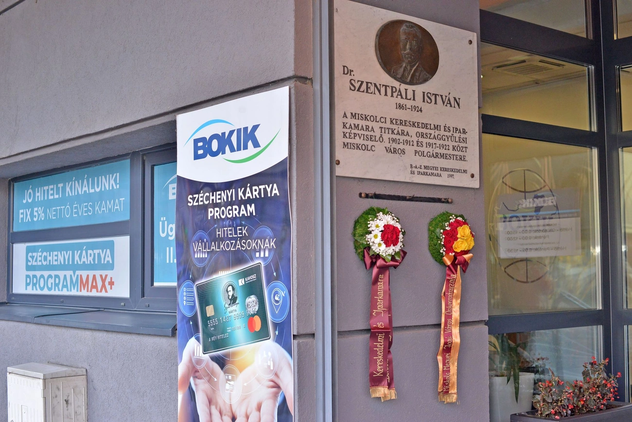 Koszorúzással tisztelegtek elődeik előtt a Kamara Napján. Fotó: Osztie Tibor