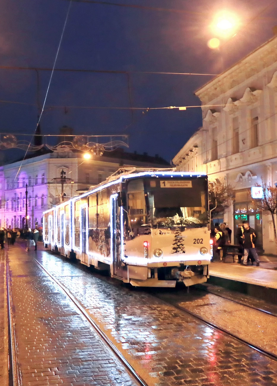 A miskolci adventi villamos 2017-ben. Fotó: Minap-archív