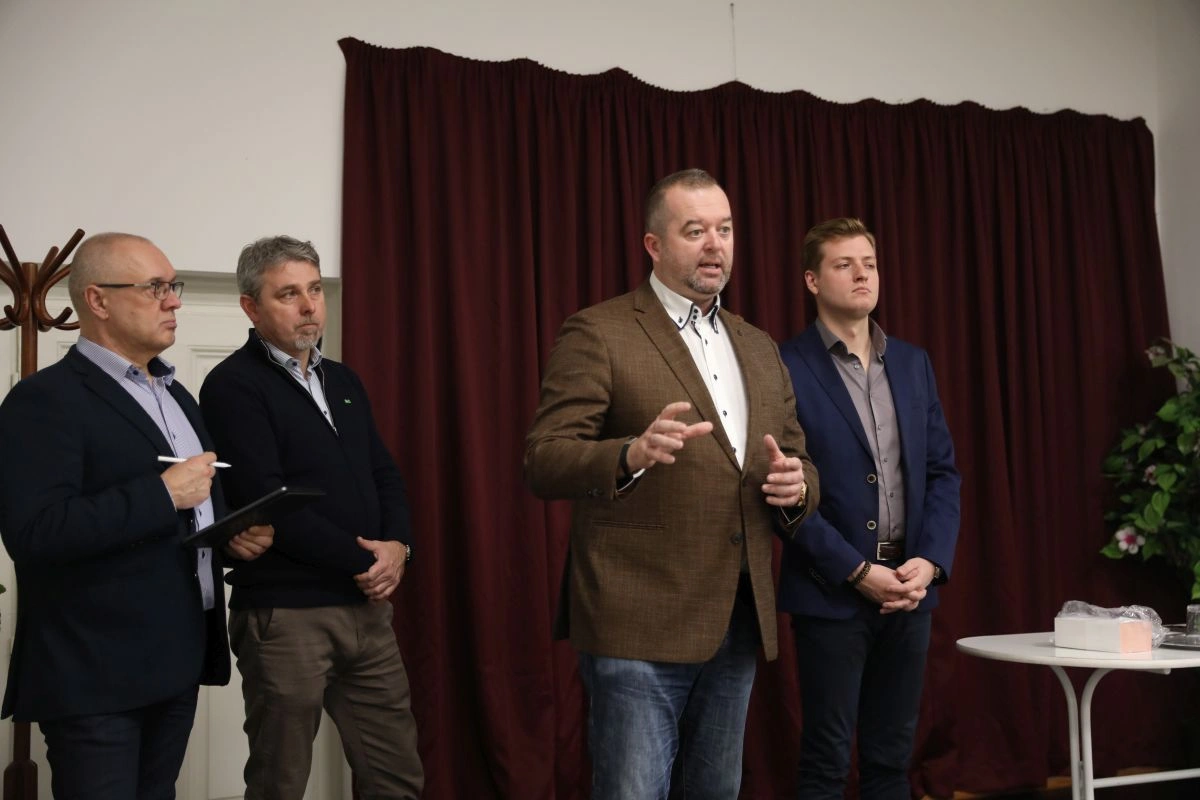 Közrendvédelem, illegális hulladék és a vasgyári SZTK jövője – fontos ügyek kerültek elő az alpolgármesteri fogadóórán. Fotó: Juhász Ákos