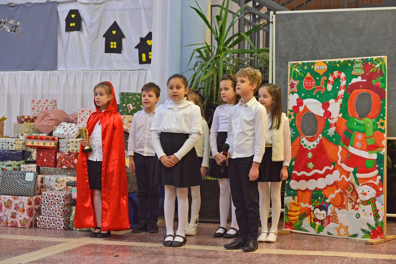 A Miskolci Szabó Lőrinc Általános Iskola adománygyűjtése. Fotó: Osztie Tibor