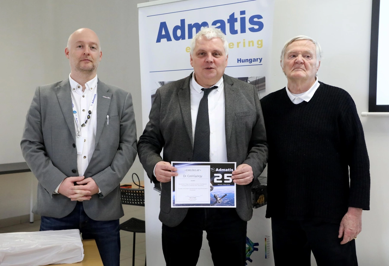 Dr. Czél György tulajdonos, a volt és mostani ügyvezetővel