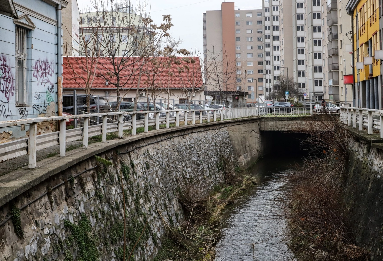 akkor_es_most_szinva_hid_royal_251219ml.jpg (845.66 KB)