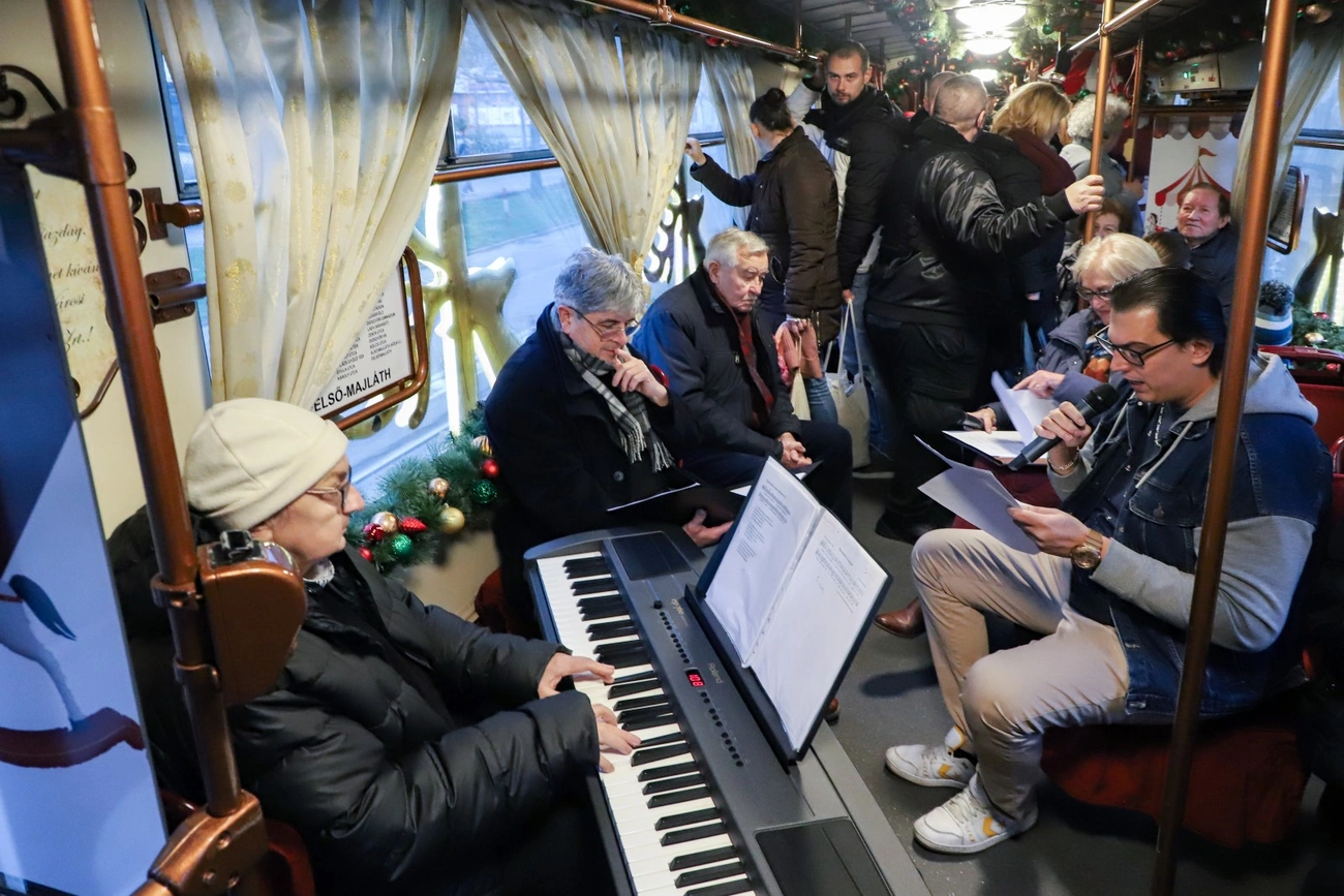 adventi_villamos_vers_zongora_251220ml-5.jpg (410.87 KB)