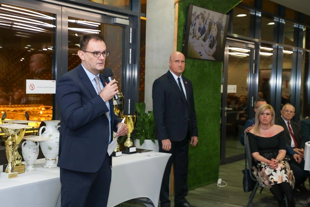 Dr. Varga Zsolt egykori FIFA asszisztens, a vármegyei játékvezetők elnöke köszönti majd a jubilálókat. Fotó: magánarchívum