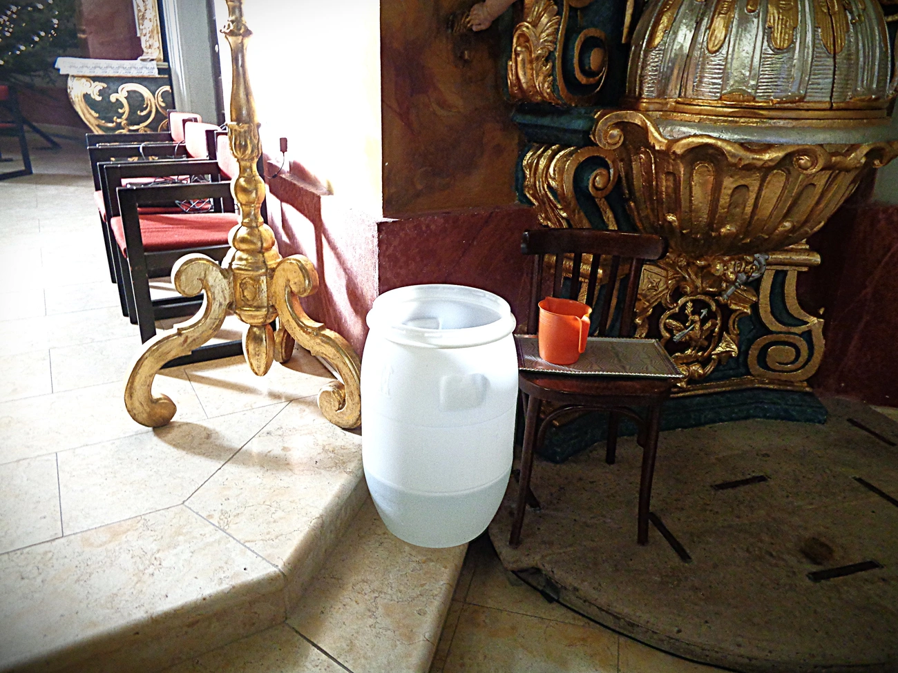 szenteltvíz. Fotó: Detzky Anna