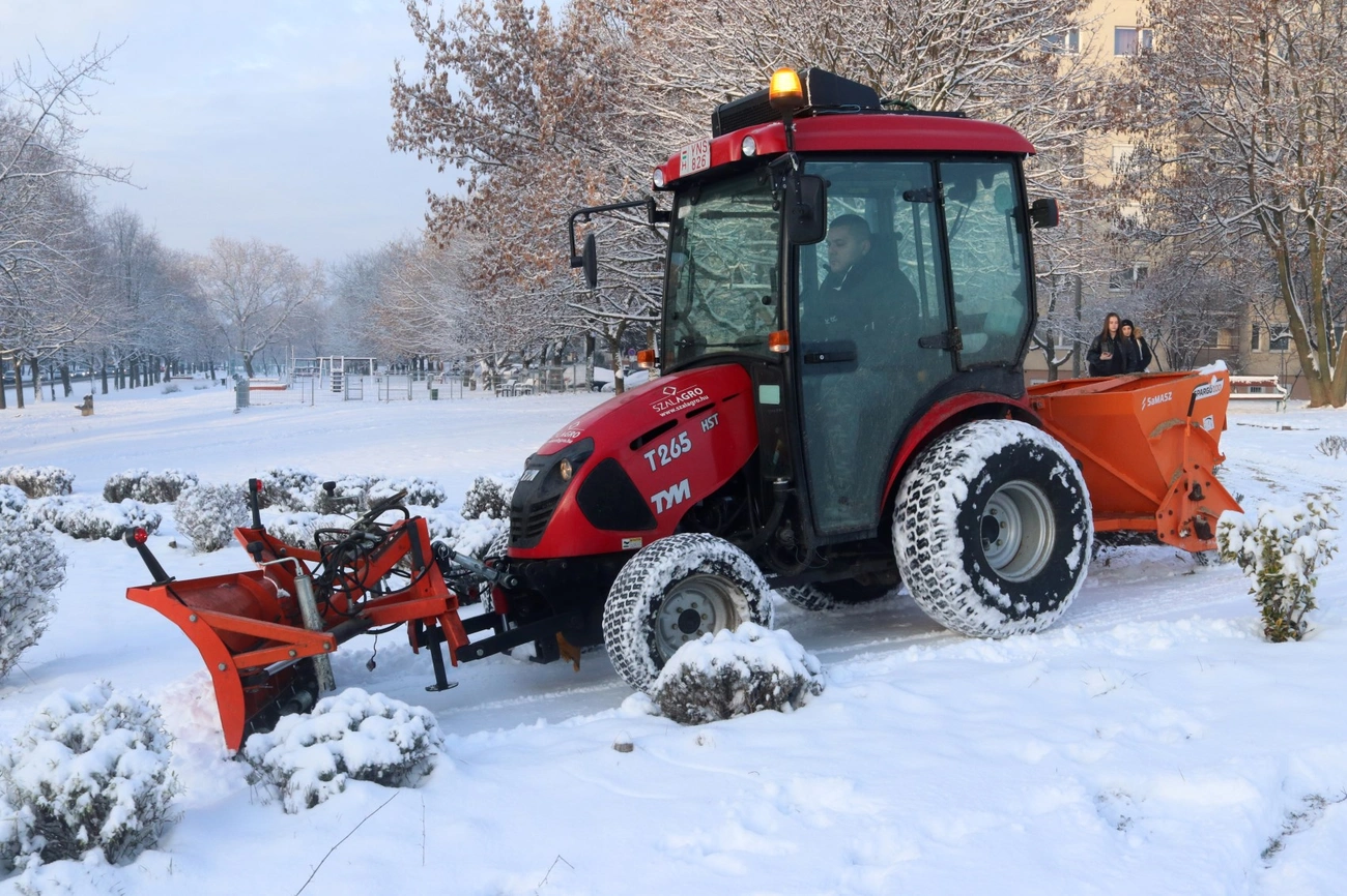 Városgazda hókotrója. Fotó: Mocsári László
