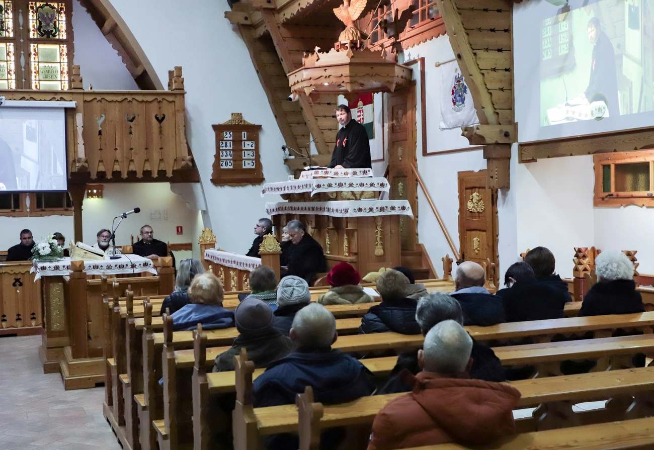 ökumenikus imahét deszkatemplom