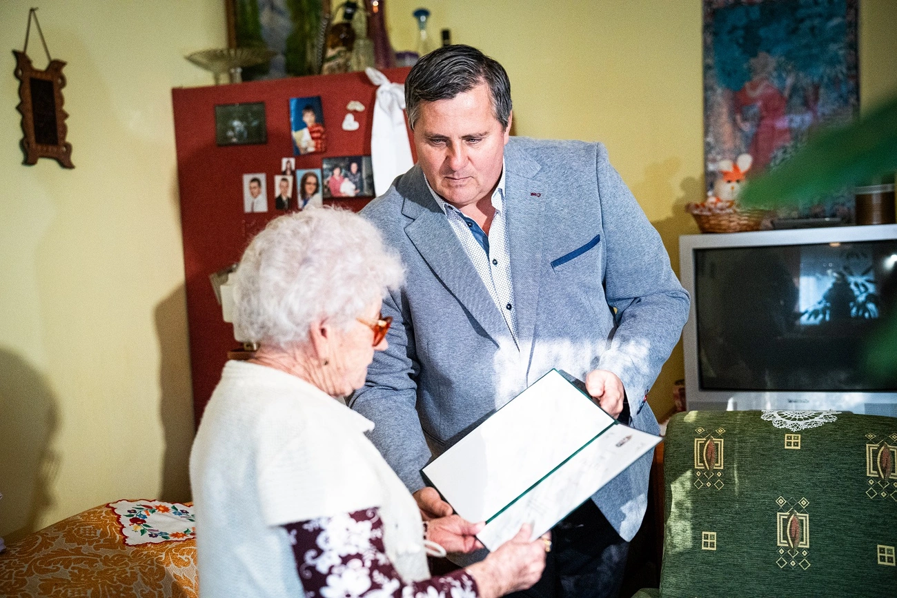 idős köszöntés. Fotó: Horváth Csongor