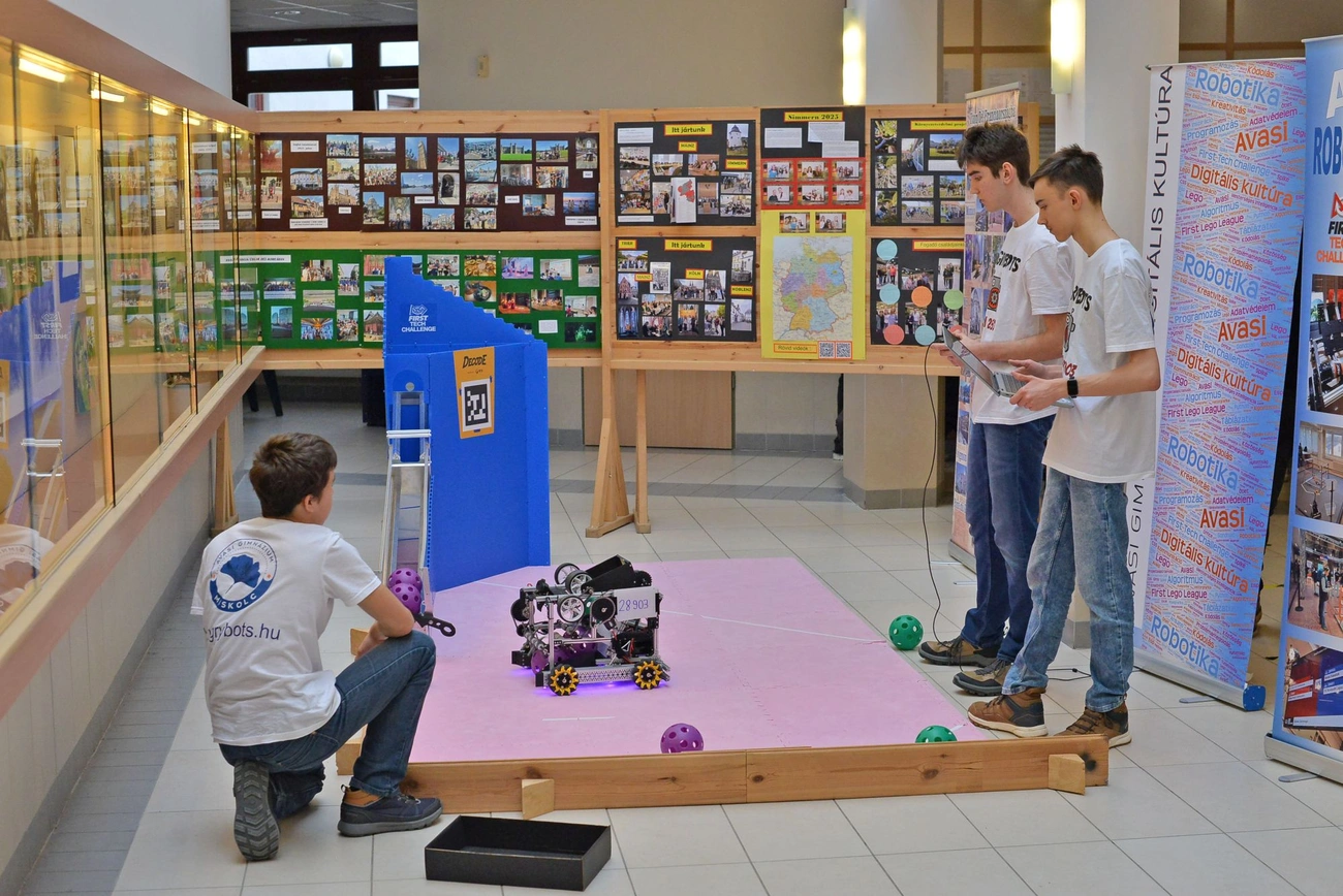 Avasi Gimnázium Lego robotika verseny. Fotó: Osztie Tibor