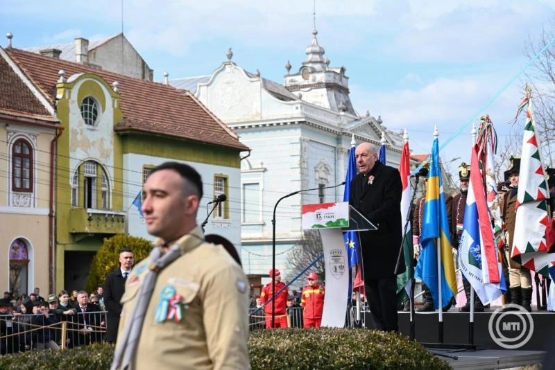 Sulyok Tamás Székelyföldön márc. 15-én. Fotó: MTI