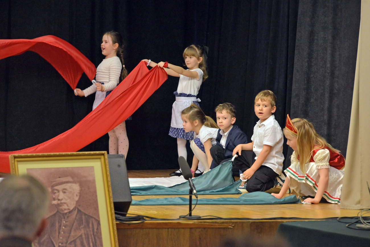 A Református Bárczay Árvéd Óvoda műsorral köszöntötte névadójuk emlékét. Fotó: Osztie Tibor
