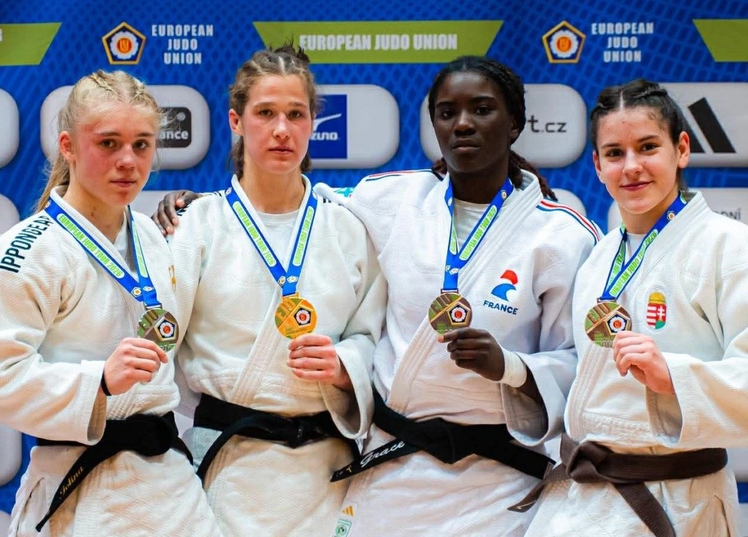 Farkas Zóra (jobbról) harmadik lett. Fotó: magánarchívum