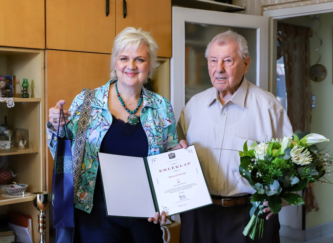 stenczl_imre_szepkoru_260401ml-5.jpg (389.92 KB)