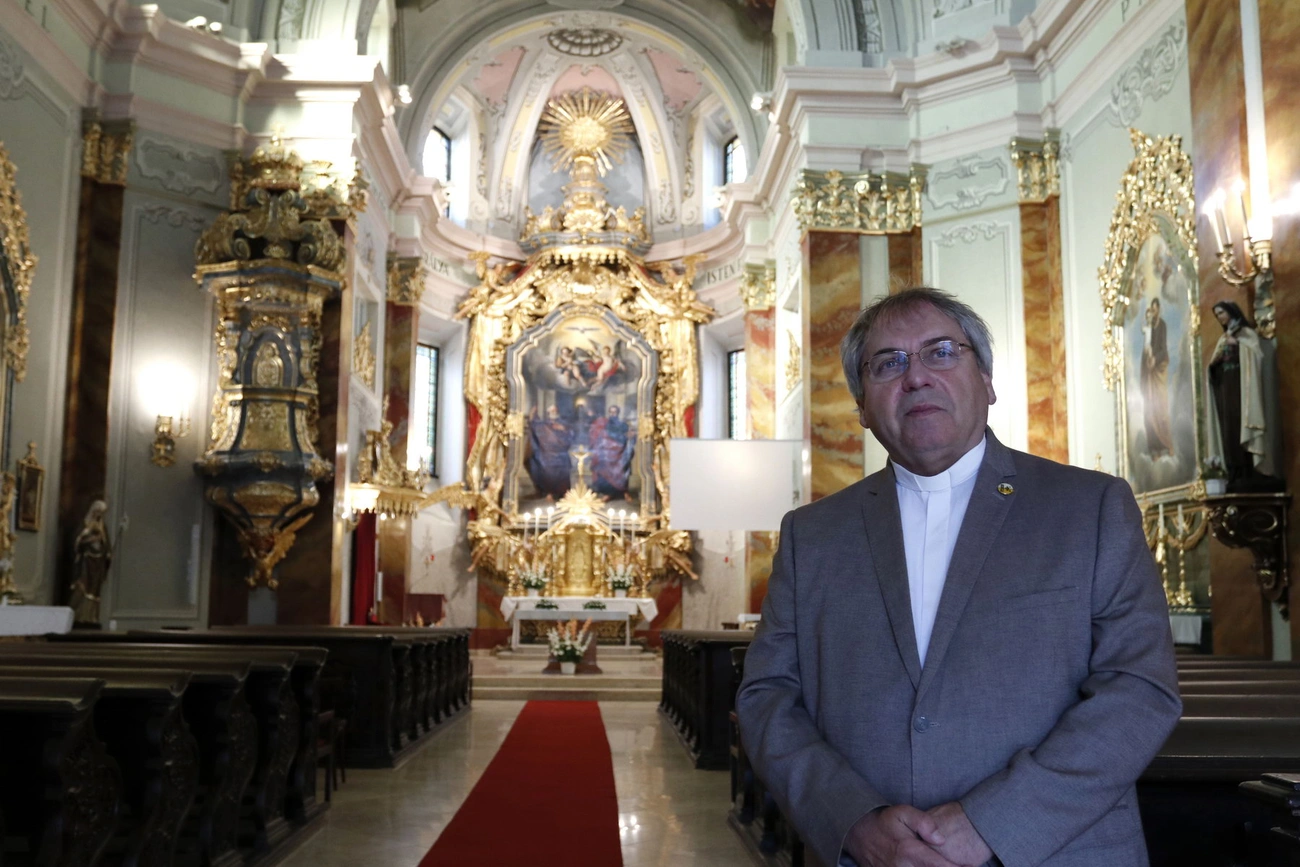 Juhász Ferenc atya, Mindszenti templom. Fotó: Végh Csaba