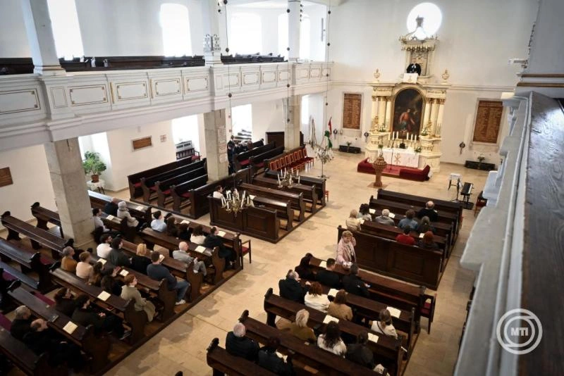 Szemerei János evangélikus elnök-püspök a győri Öregtemplomban. Fotó: MTI