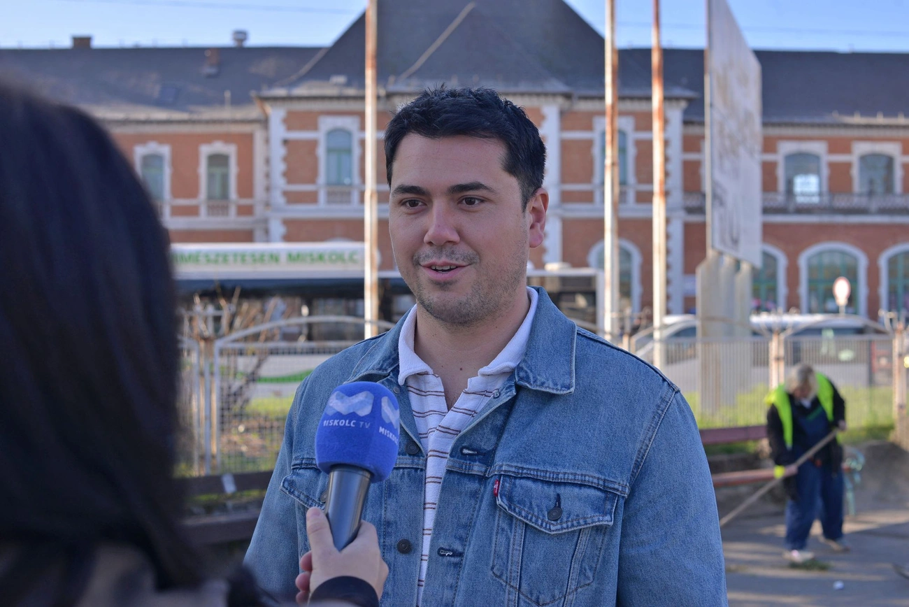 Tavaszi nagytakarítás a Tiszai pályaudvar környékén is Klinga Dániel. Fotó: Osztie Tibor