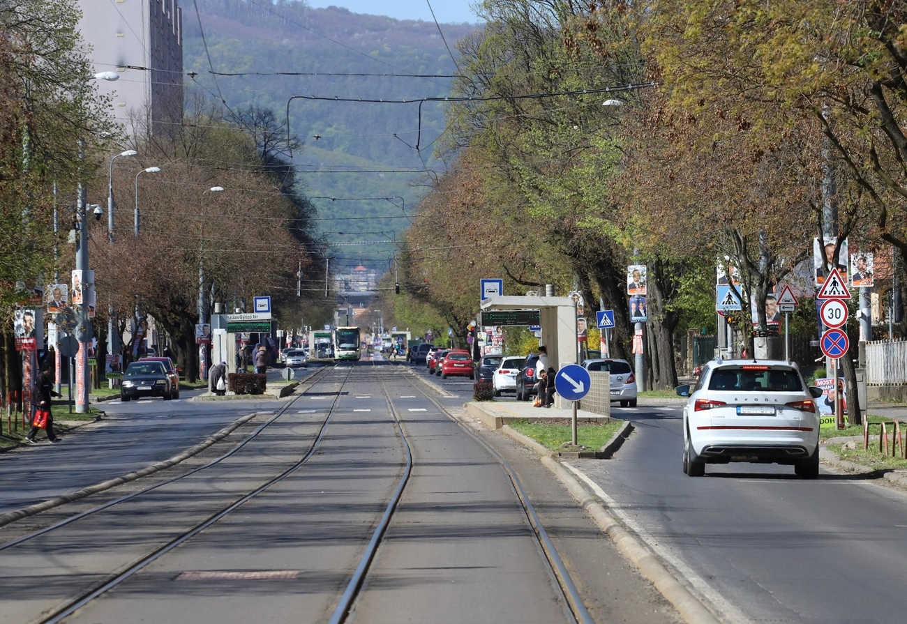 A feltöltött fájl át lett nevezve erre: gyori_kapu_kozlekedes_parkolas_260408ml-4.JPG