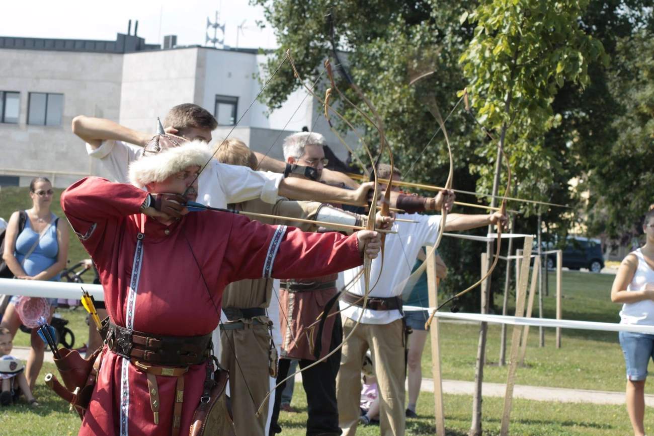 Haza-Húzó Hagyomány-Egészség Természetvédő Íjász Sport Egyesület
