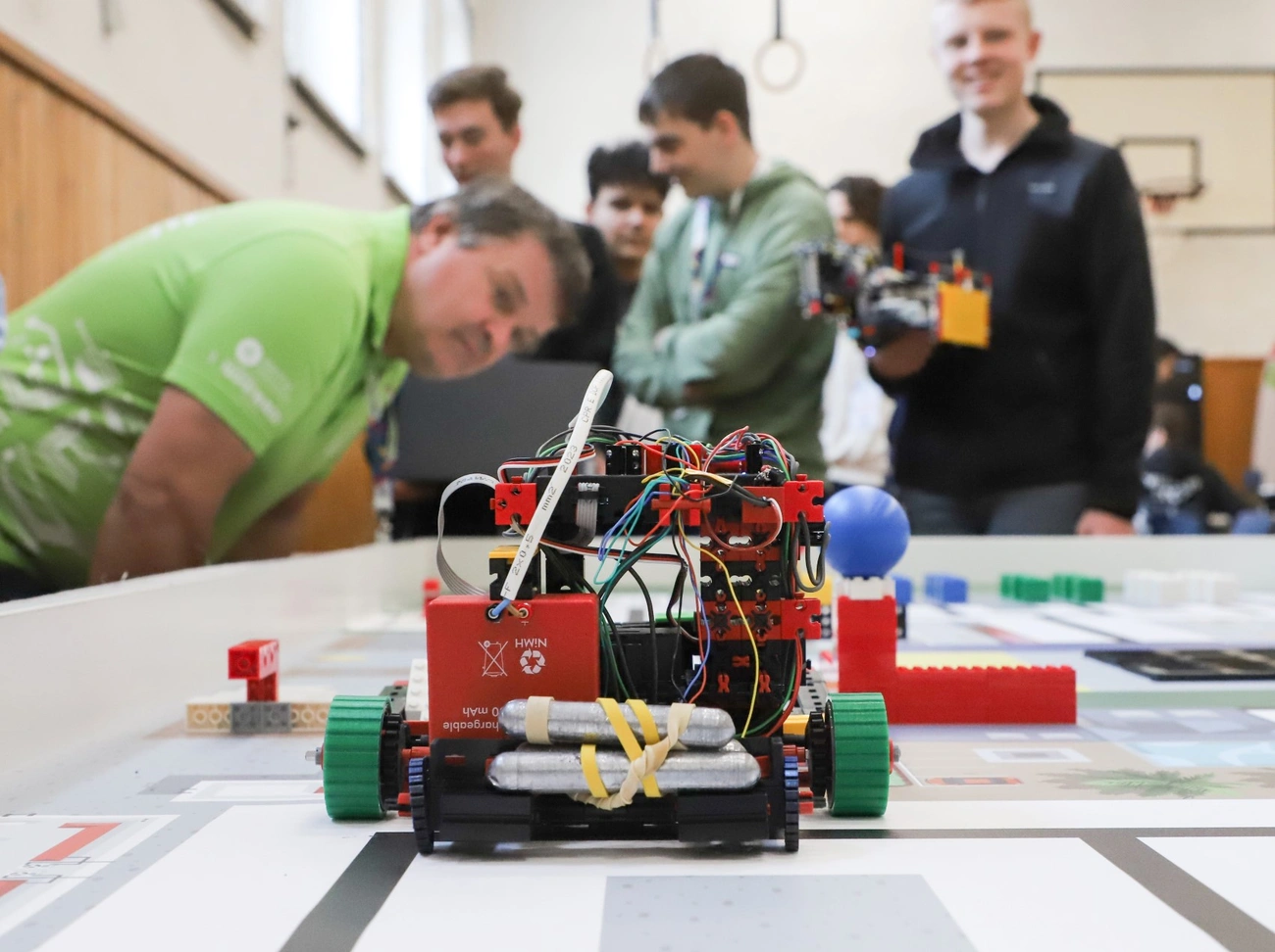 robot_epito_verseny_260414nl-1.jpg (337.93 KB)