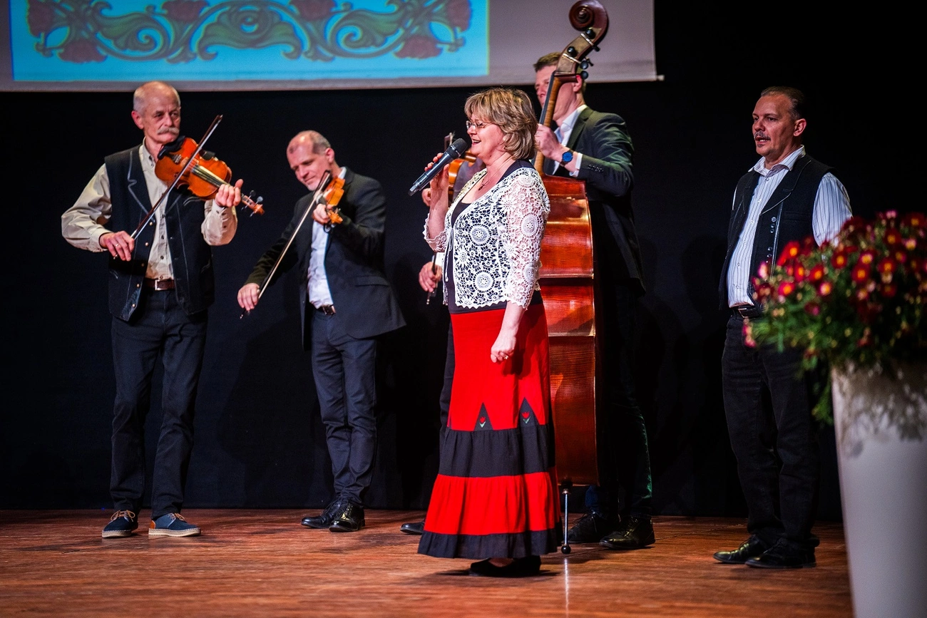 Dunán innen Tiszán túl