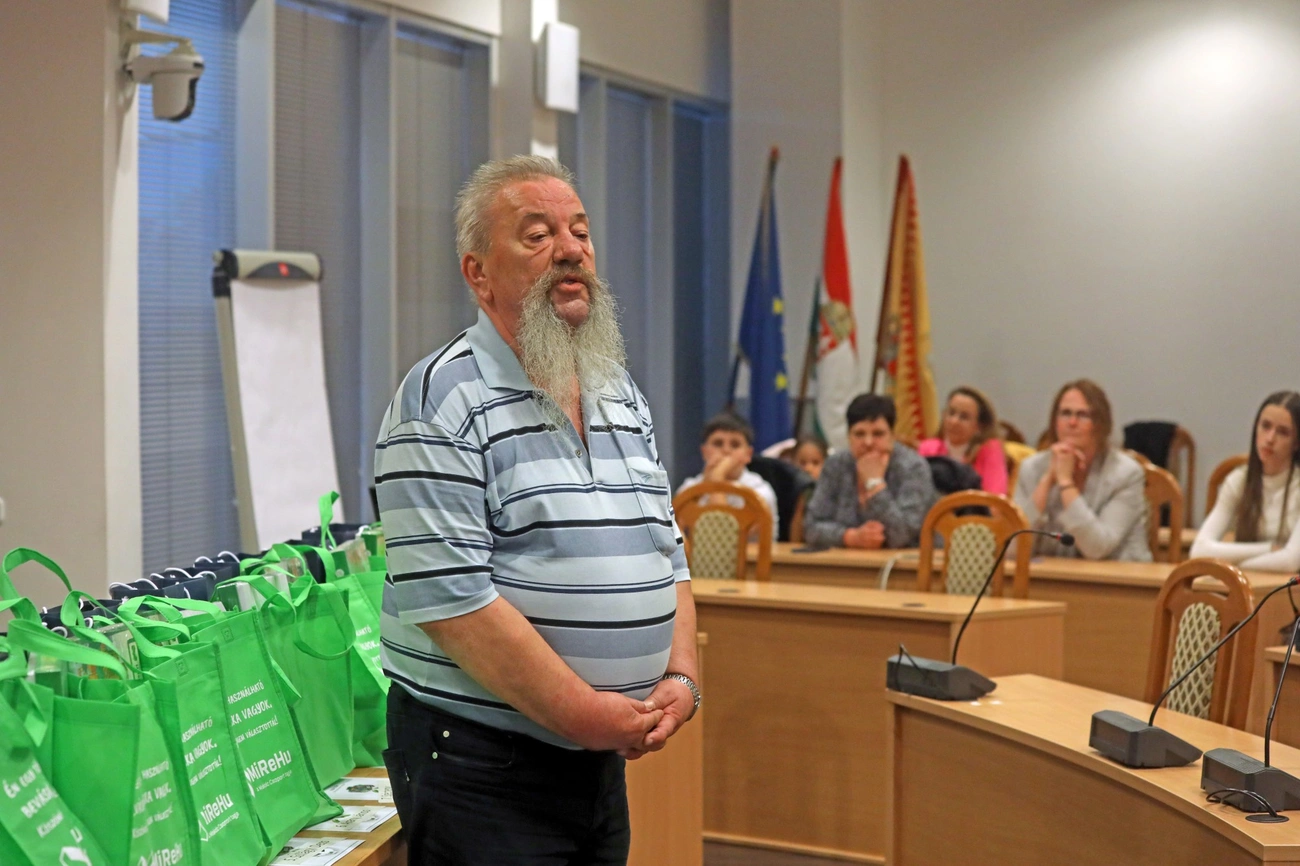 Fodor Zoltán önkormányzati képviselő elemgyűjtési versenye. Fotó: Juhász Ákos