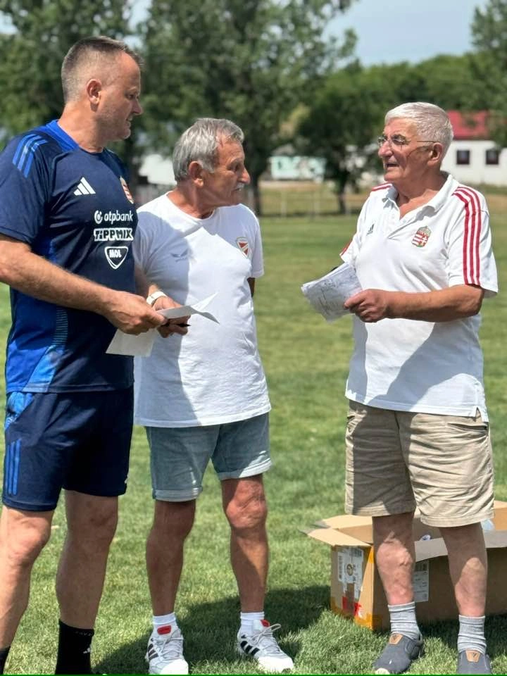 Kövesfalvi István, Veréb György és Soltész Zoltán főszervező (balról jobbja) . Fotó: magánarchívum