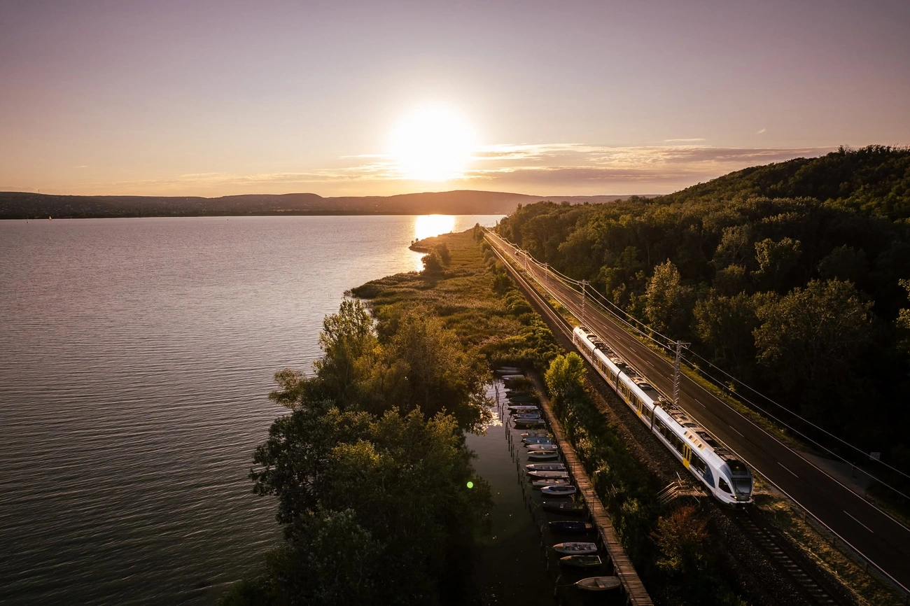 vonat a Balatonnál. Fotó: Hegyi Zsolt Facebook