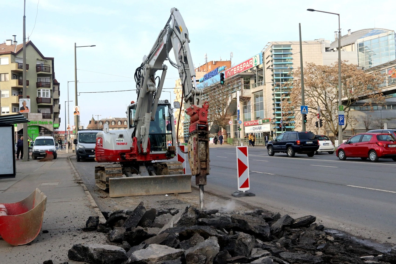 26-os főút javítása. Fotó: Mocsári László