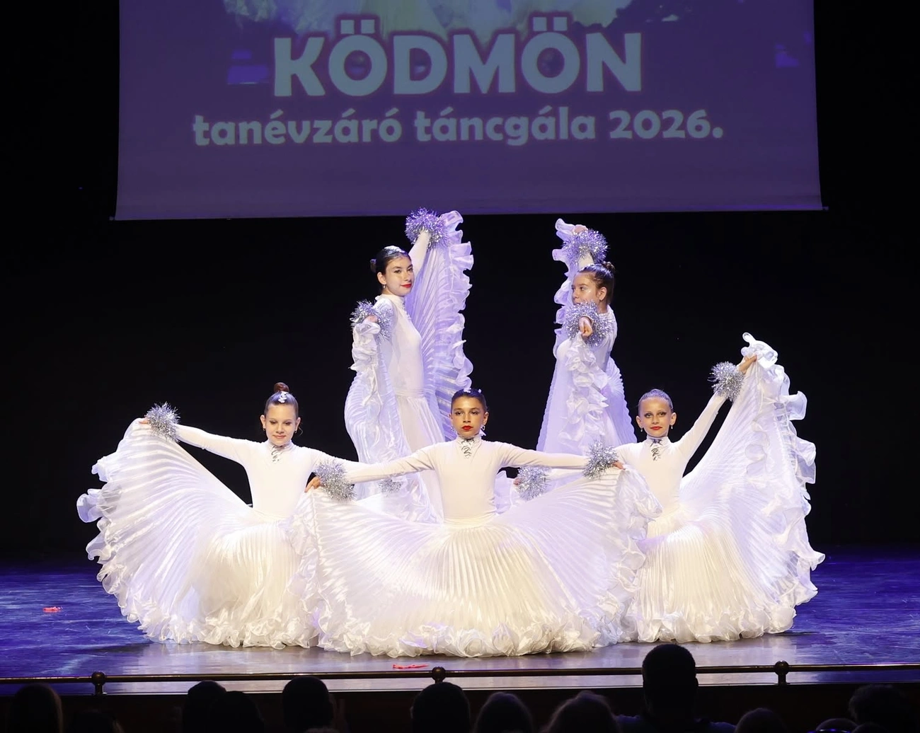 Látványos gálaműsorral zárta a tanévet a KÖDMÖN Formációs Táncegyüttes