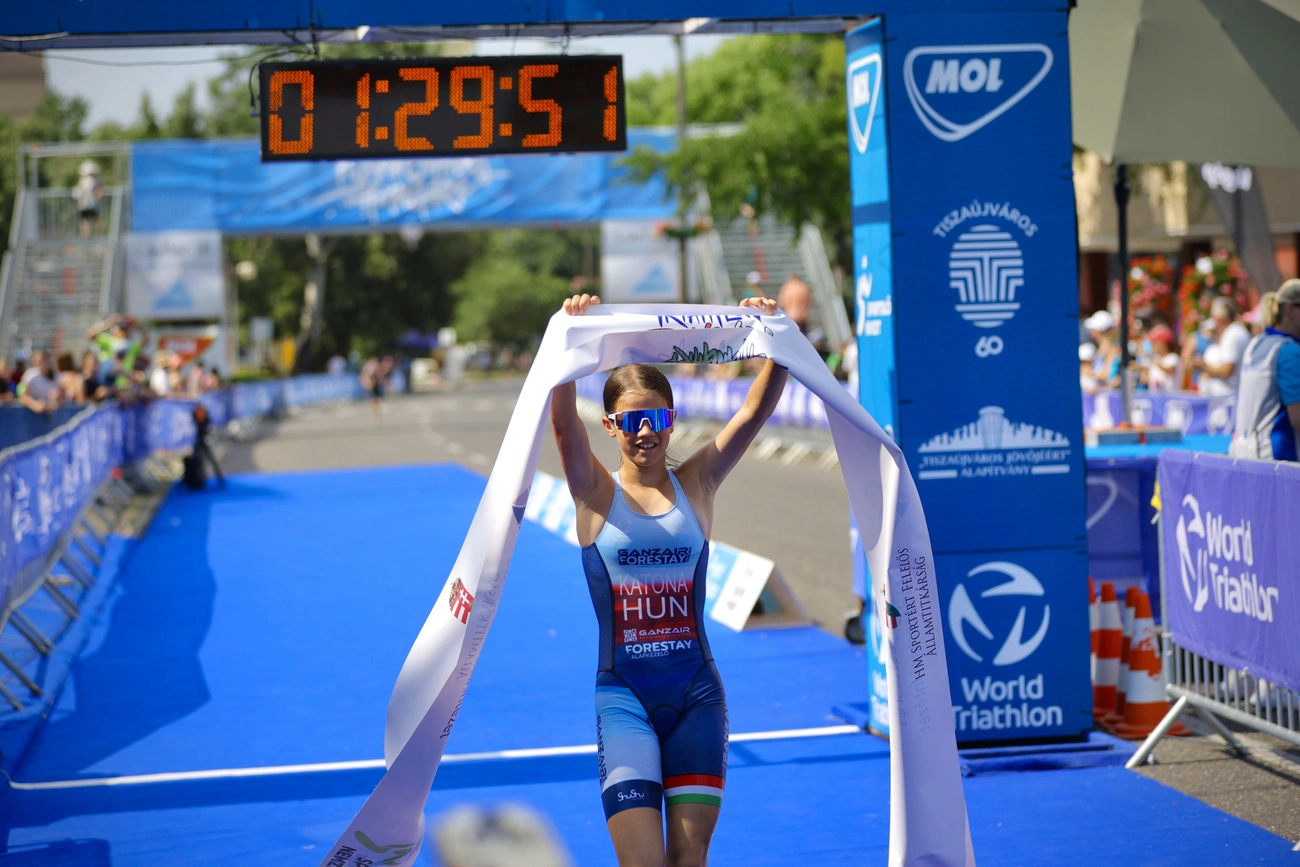 Katona Amina (GANZAIR FORESTAY Újbuda SE - serdülő leány győztes