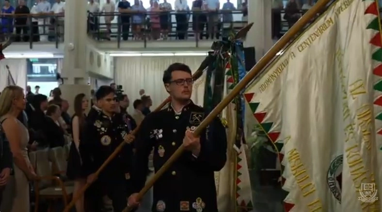bölcsész diplomaosztó. Fotó: Miskolci Egyetem youtube