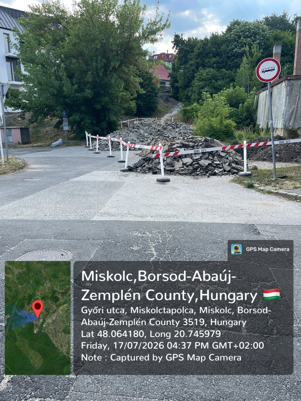 törmelék a Barlangfürdő közelében