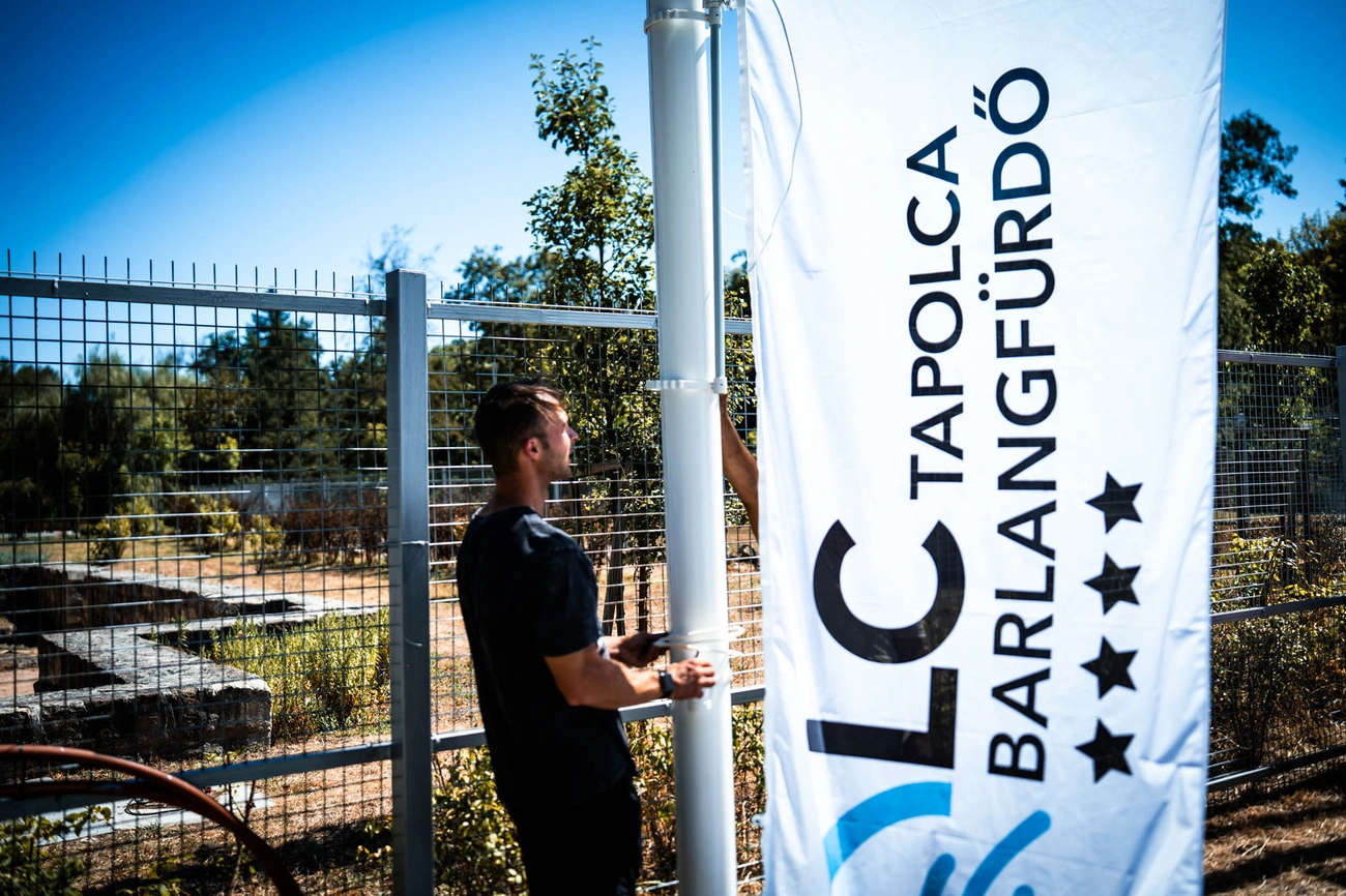 barlangfurdo_zaszlocsere_260813_hcs-6.jpg