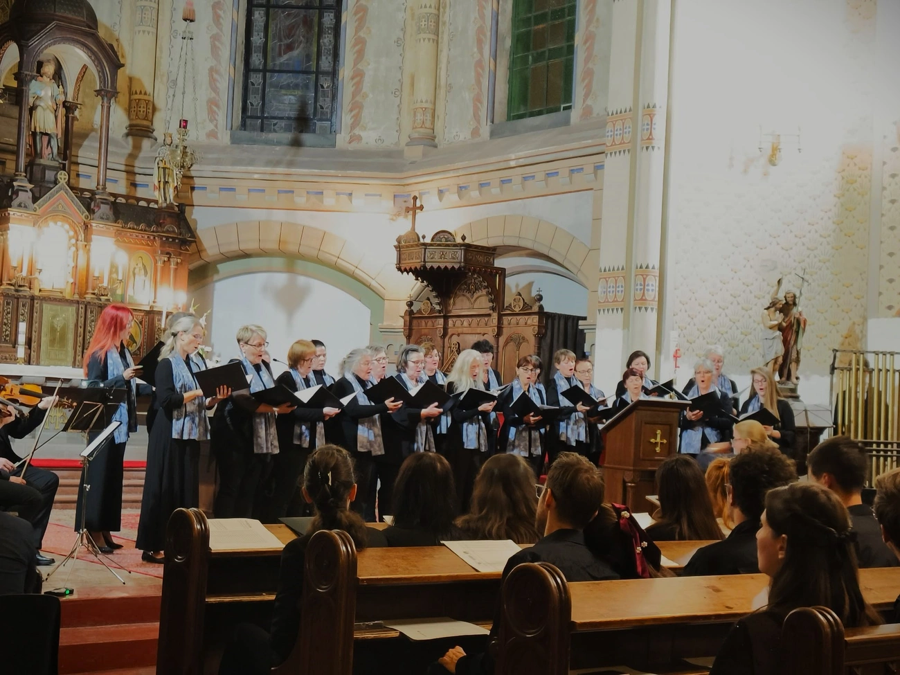 Flach Antal szerzői estje a Vasgyári róm. kat. templomban a Forrás Kamarakórussal, Ars Sacra. Fotó: Czikora Ágnes