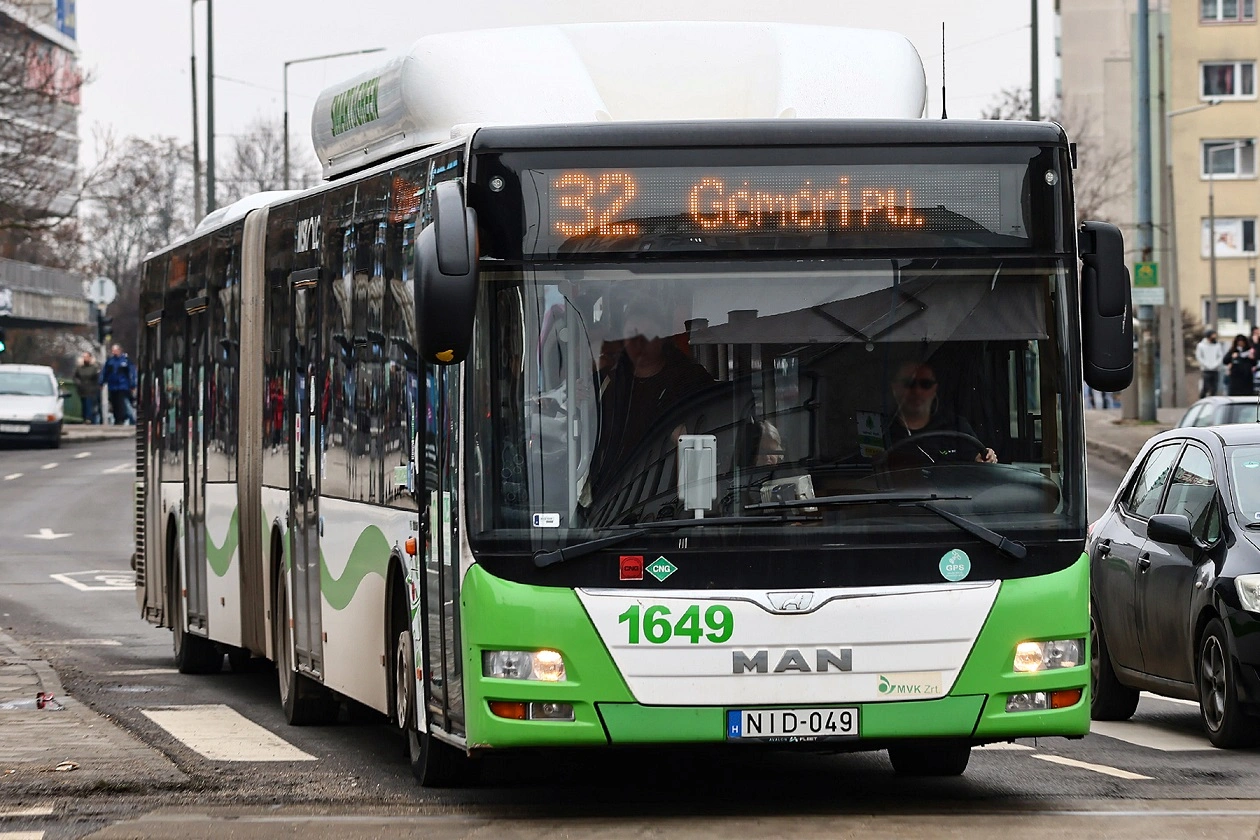 32-es_busz_mvk.jpg