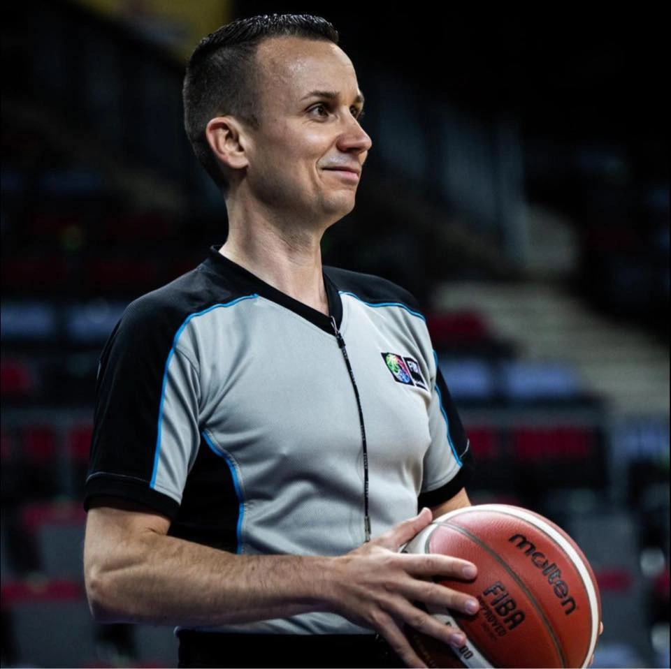 Mészáros Balázs, FIBA-jelvényes miskolci kosárlabda játékvezető. Fotó: magánarchívum
