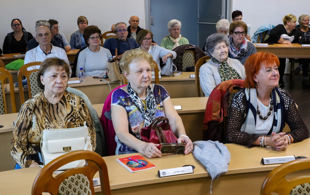 Kiberbiztonsági előadás időseknek. Fotó: Mocsári László
