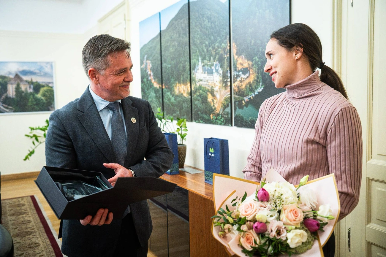 Guzi Blanka öttusa világbajnok a polgármesternél. Fotó: Tóth-Szántai József Facebook