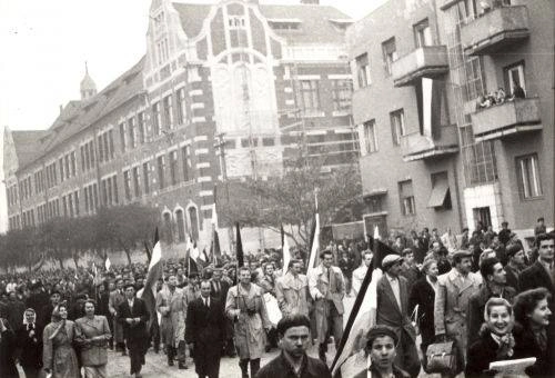 Vonulás a Petőfi térre október 25-én