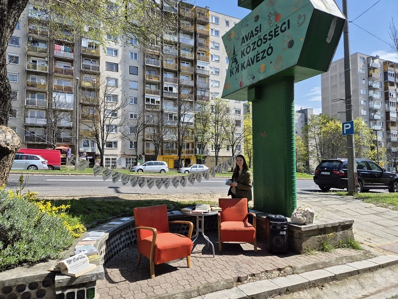 Költészet napja az Avasi Közösségi Kávézóban. Fotó: Dialóg Egyesület