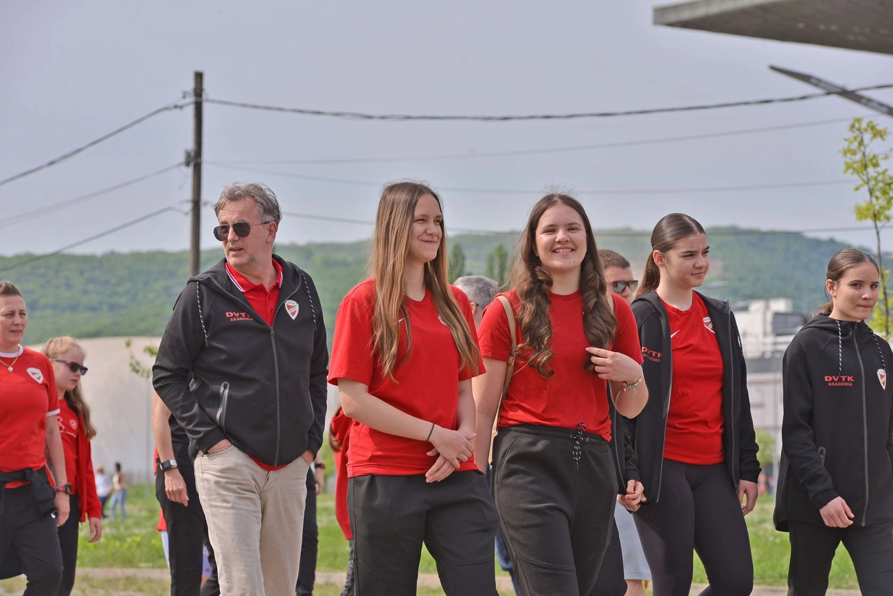 A DVTK kosárlabda szakosztályának Ültess fát! akciója