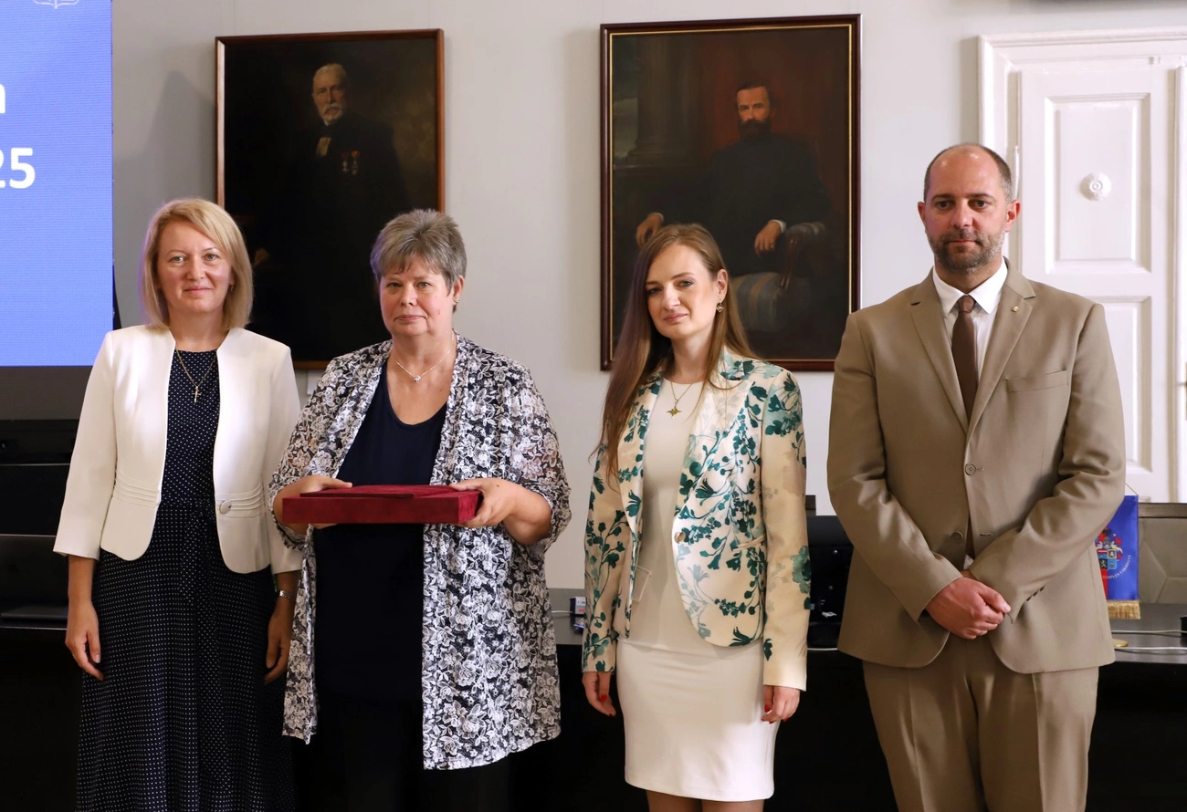 Szent Erzsébet és Kossuth Zsuzsanna díjak átadója a vármegyeházán